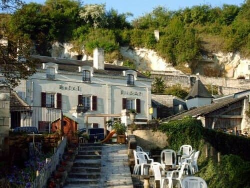 Внешний вид отеля Hôtel le Bussy в Монтсоре