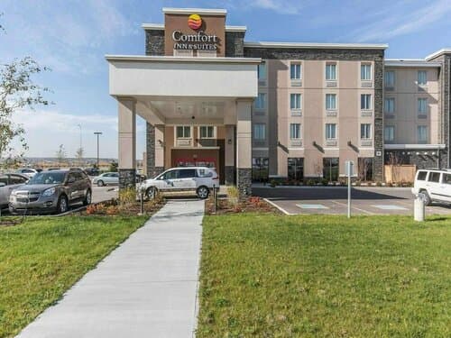 Внешний вид отеля Comfort Inn & Suites Airport North в Калгарях