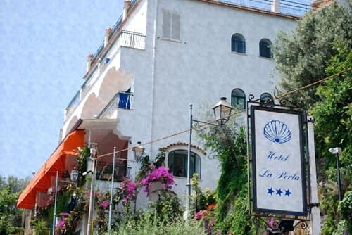 Внешний вид отеля Hotel La Perla в Прайано