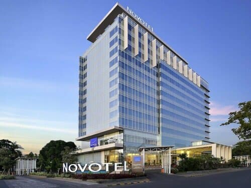 Внешний вид отеля Novotel Makassar Grand Shayla