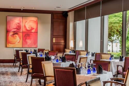 Внешний вид отеля Hilton Kuching