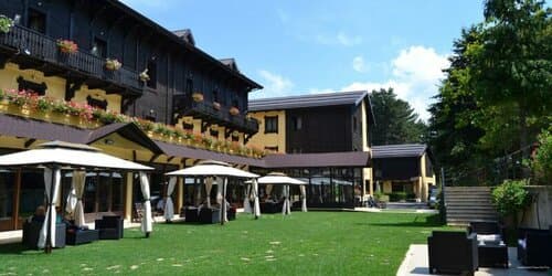 Внешний вид отеля Grand Hotel Parco dei Pini в Таверне