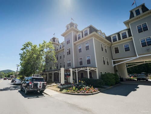 Внешний вид отеля Bar Harbor Grand Hotel