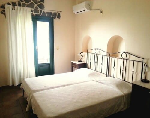 Внешний вид отеля Costa Marina Villa в Муниципальной единице Фирах