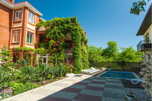 Внешний вид отеля Лайм в Геленджике