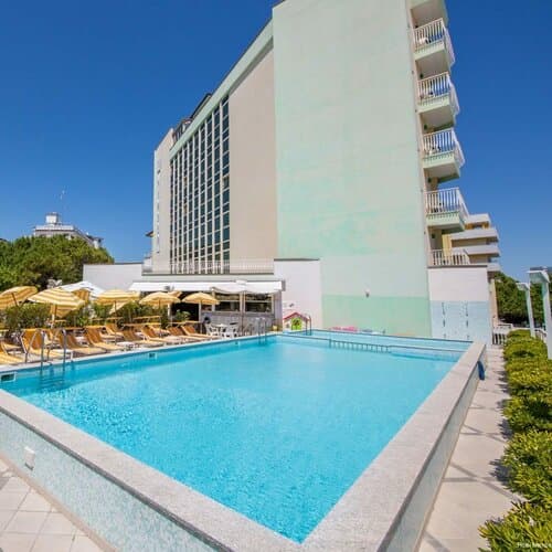 Внешний вид отеля Hotel Nember в Езоле