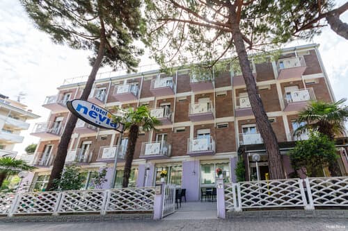 Внешний вид отеля Hotel Nevia - Pinarella di Cervia в Червии