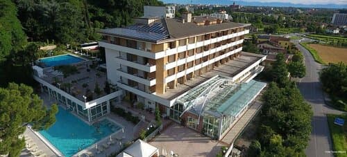 Внешний вид отеля Hotel Terme Millepini в Монтегротто-Терме