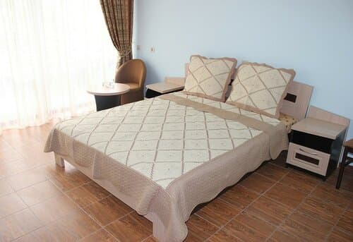 Внешний вид отеля Арстаа в Гагрском районе