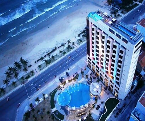 Внешний вид отеля Holiday Beach Hotel Danang в Дананге