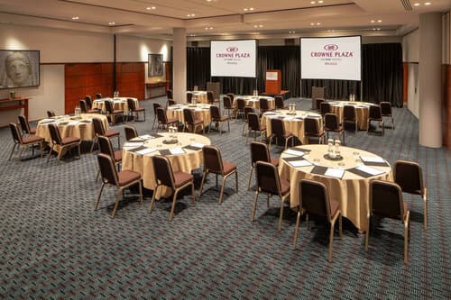 Внешний вид отеля Crowne Plaza Bruges в Брюгге