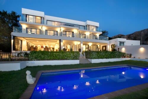 Внешний вид отеля Hout & About Guest House