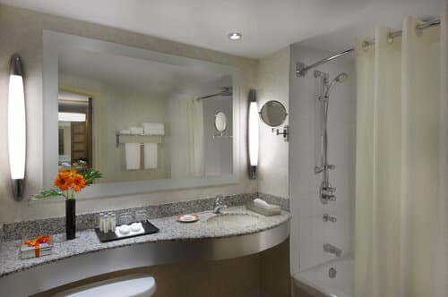 Внешний вид отеля Novotel Toronto Centre в Торонто