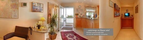 Внешний вид отеля Hotel Kriemhild am Hirschgarten в Мюнхене