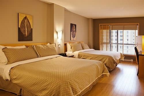 Внешний вид отеля Hotel Le Dauphin Montreal Centre Ville