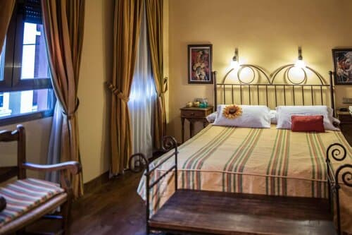 Внешний вид отеля Hostal Paris