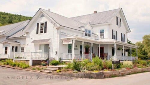 Внешний вид отеля Harvest Barn Inn в США