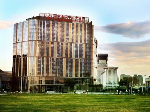 Внешний вид отеля China National Convention Center Grand Hotel в Районе Чаояне