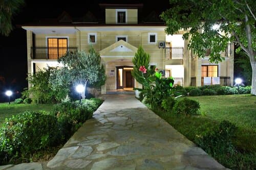 Внешний вид отеля Gokcen Hotel & Apartments в Фетхии