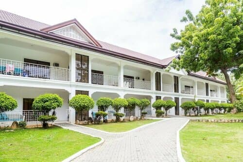 Внешний вид отеля Pacific Cebu Resort в Лапу-Лапу