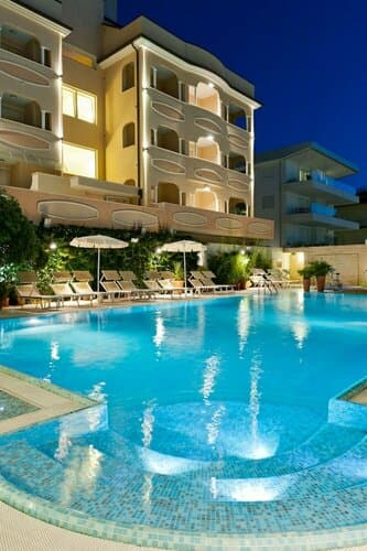 Внешний вид отеля Hotel Derby Exclusive