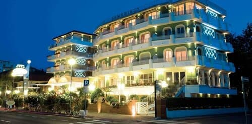 Внешний вид отеля Hotel Gambrinus & Strand