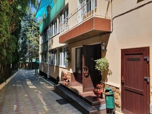 Внешний вид отеля Бешпагир в Кисловодске