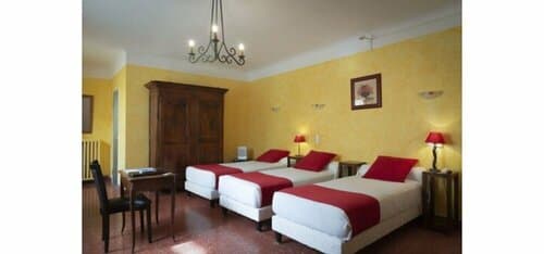 Внешний вид отеля Hôtel Du Forum в Арле