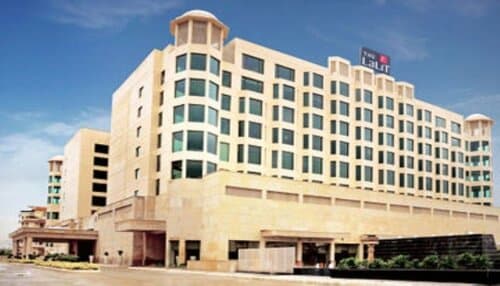 Внешний вид отеля The Lalit Traveller Jaipur