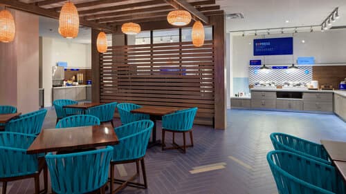 Внешний вид отеля Holiday Inn Express & Suites Orlando at SeaWorld, an Ihg Hotel в Ориндже