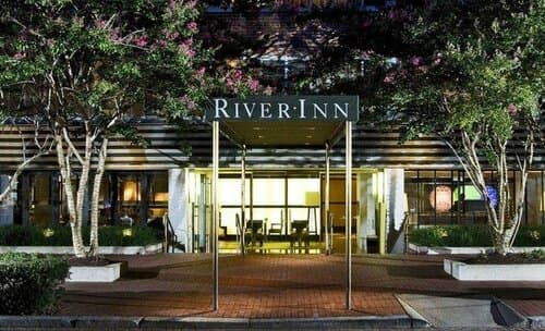 Внешний вид отеля The River Inn в Вашингтоне