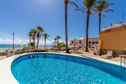 Внешний вид отеля Hostal San Juan в Эль-Кампелло