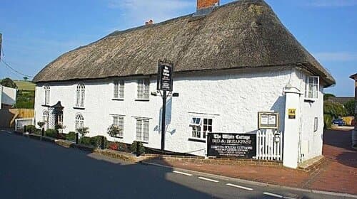 Внешний вид отеля The White Cottage B&b в Ист-Девоне