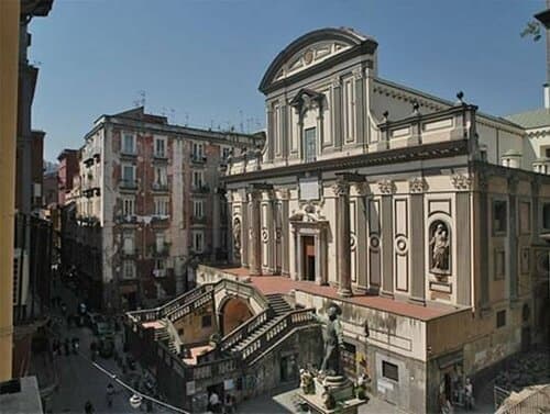 Внешний вид отеля Domus Gemi в Неаполе