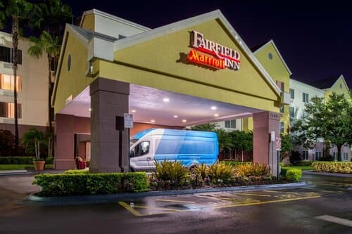 Внешний вид отеля Fairfield Inn by Marriott Orlando Airport в Ориндже