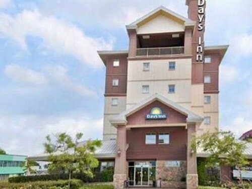 Внешний вид отеля Days Inn by Wyndham Vancouver Airport в Ричмонде