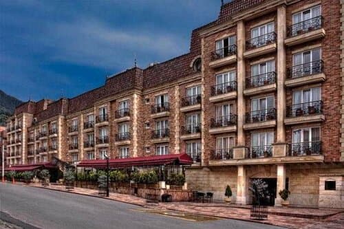 Внешний вид отеля Windsor House by Geh Suites