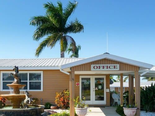 Внешний вид отеля Everglades City Motel