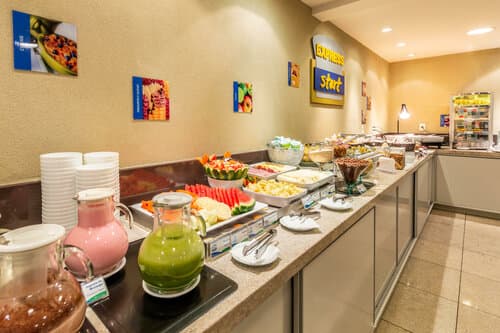 Внешний вид отеля Holiday Inn Express Maceio Ponta Verde, an Ihg Hotel