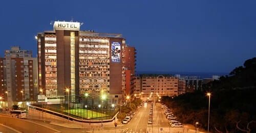 Внешний вид отеля Hotel Maya Alicante в Аликанте