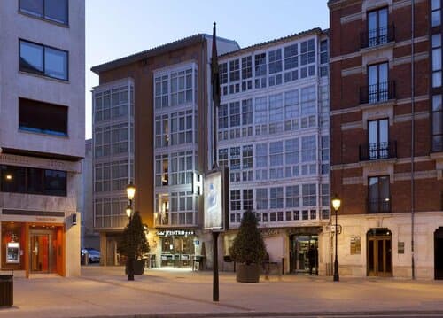 Внешний вид отеля Hotel Centro Los Braseros в Бургосе