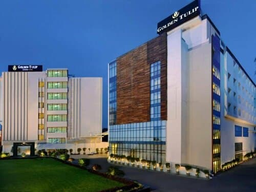 Внешний вид отеля Golden Tulip Lucknow