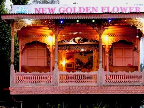 Внешний вид отеля Golden Flower Heritage Houseboat в Сринагаре