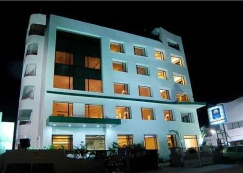 Внешний вид отеля Comfort Inn Lucknow