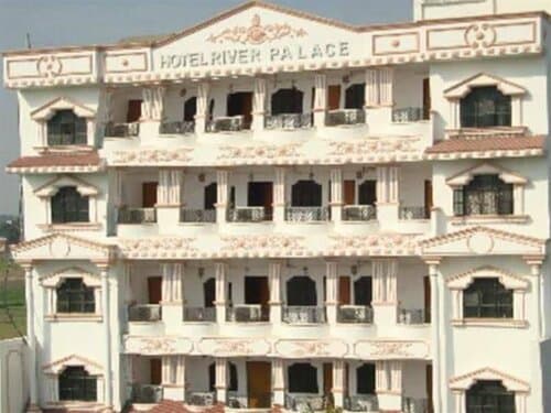 Внешний вид отеля Rivera Palace в Варанаси