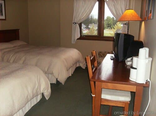 Внешний вид отеля Howe Sound Inn & Brewing Company