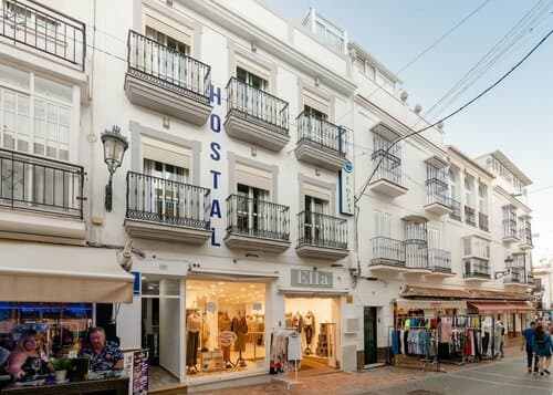 Внешний вид отеля Hostal Luna de Nerja в Нерхе