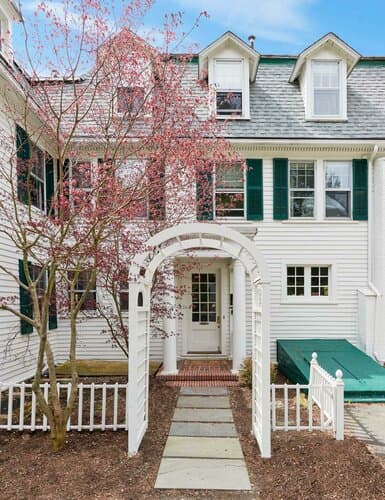 Внешний вид отеля The Dewey в Леноксе