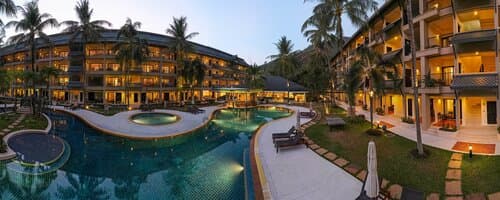 Внешний вид отеля Radisson Resort and Suites Phuket в Камале