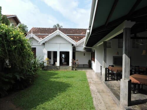 Внешний вид отеля Curry Bowl Restaurant & Turtles Rest